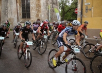 Cēsu bruņinieki nosargā pili – Vivus.lv MTB Maratonā vietējo dubultuzvara !